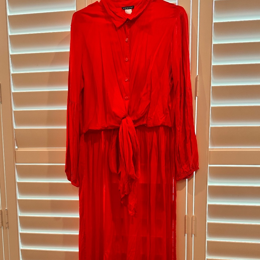 Red high low front tie shirt